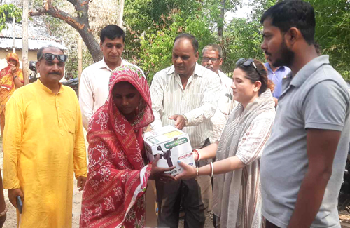 काँग्रेसद्वारा चिम्टी अग्निपीडितलाई  राहत स्वरुप पंखा प्रदान