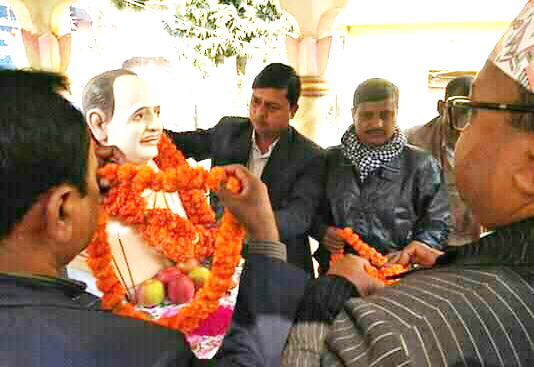 स्थानिय निकाय कर्मचारी सहिद  यादवको शालिकामा माल्यार्पण 