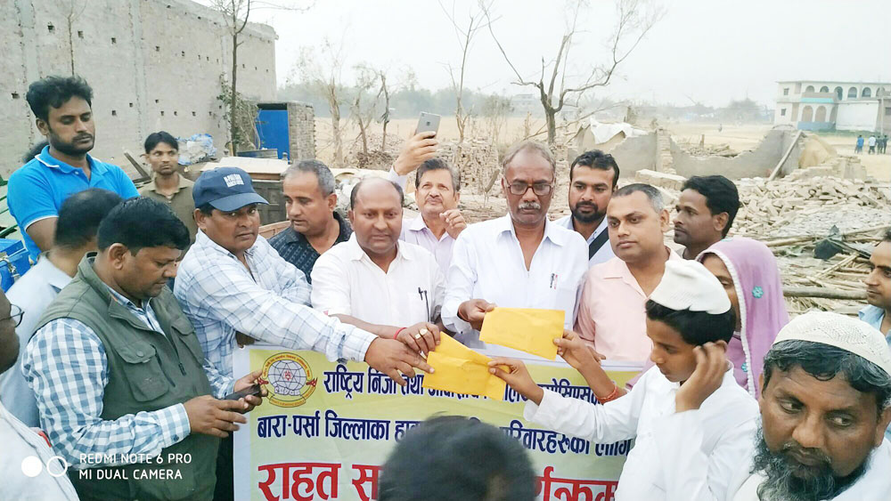 हावाहुरीमा ज्यान गुमाएका परिवारलाई  एन प्याबसनद्वारा आर्थिक सहयोग 