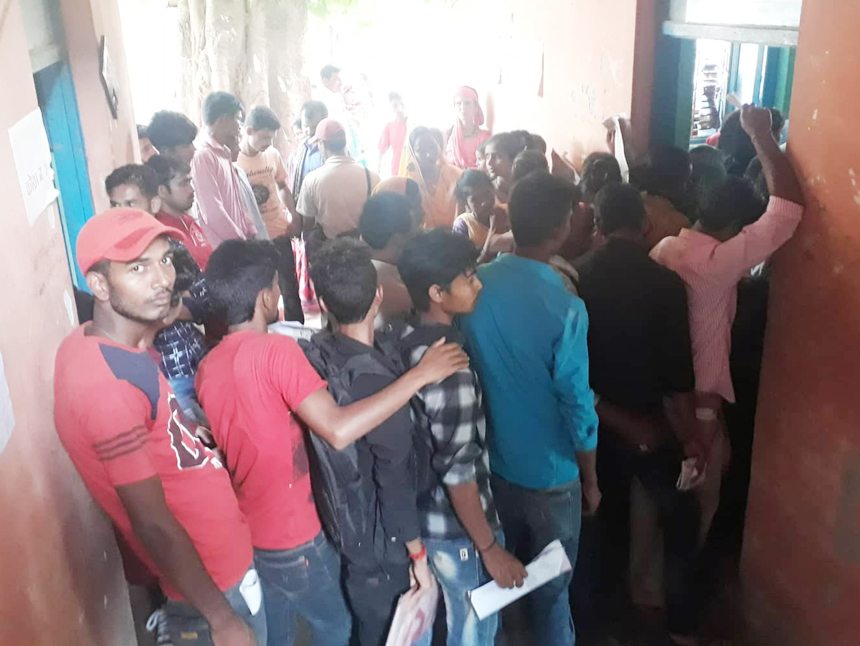 सप्तरीबाट २० दिनमा ३ सय २१ जनाले लिए वंशज नागरिकता 
