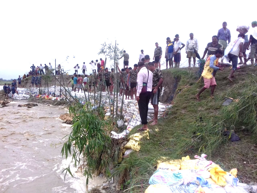 सप्तरीमा तीन हजार घर डुवानमा, ३ सय भन्दा बढी बिस्थापित, सेना र प्रहरी प्रभावित क्षेत्रमा 