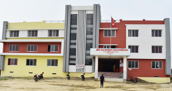 लागु औषध मुद्दामा स्वास्थ्य सहसंयोजकसहित दुई पक्राउ