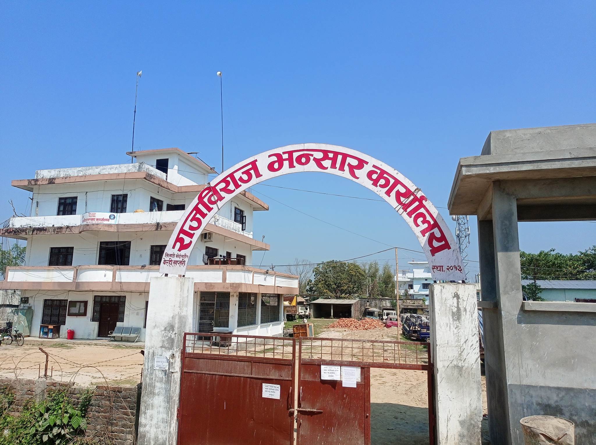 दुई सय बोरा चामल सहित ट्रक नियन्त्रणमा 