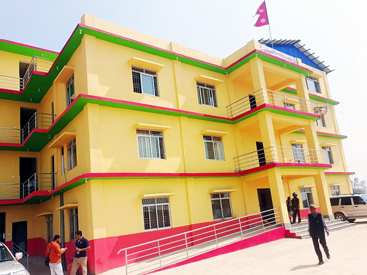 डाक्नेश्वरी नगरपालिका अब आफ्नै भवनमा, ५७ कोठ्ठे सहितको तीन तल्ले भवन तयार