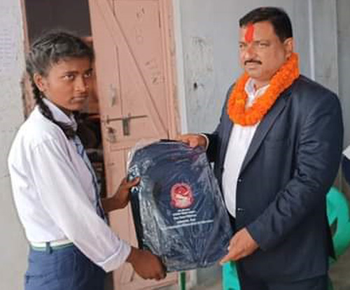 मधेश प्रदेशका ८६ हजार ५ सय २४ छात्रछात्रालाई शैक्षिक कीट 