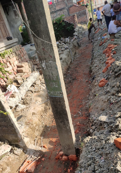 समाचारको प्रभाव, नाला निर्माणका क्रममा प्रयोग गरिएको तीन नम्बर इटा हटाइयो 