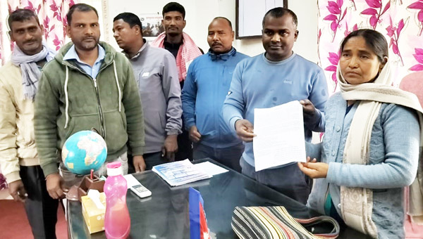 वडाध्यक्षहरुले तिन दिने अल्टिमेटमसहित कावा नगरप्रमुखलाई बुझाए ज्ञापन