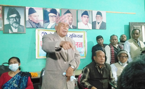 प्रधानमन्त्रीलाई पद छाडी आन्दोलनमा आउन  काँग्रेस वरिष्ठ नेता पौडेलको आह्वान