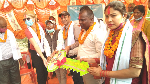 दलित विपन्न परिवारलाई सुरक्षित भवन हस्तान्तरण 