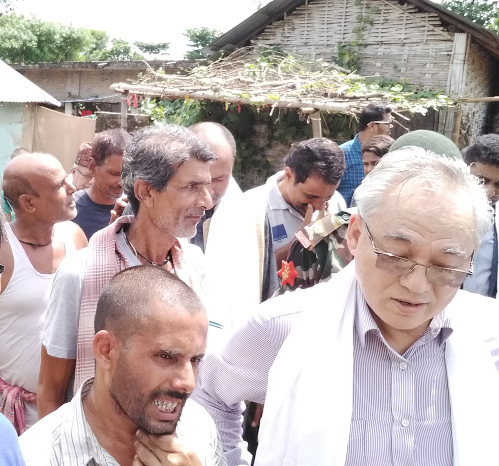 बाढी प्रभावित क्षेत्रको पूर्वप्रधानमन्त्री, गृह मन्त्रीसहित  आधा दर्जन मन्त्री तथा नेता र सांसदद्वारा अवलोकन