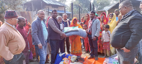 लौनियाका अग्निपीडितलाई गाउँपालिकाको राहत