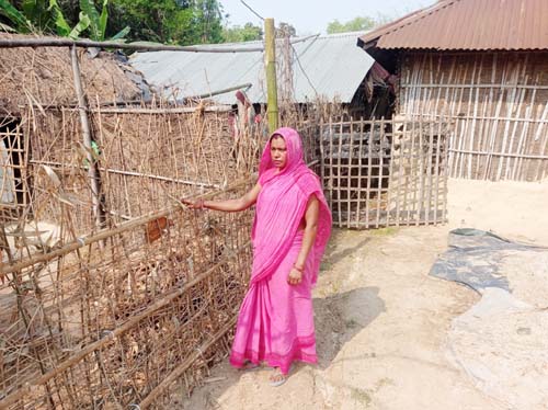 पीडित महिलाले भनिन् “बाटो बिस्तारको नाममा आफ्नो मात्र जग्गा छाड्न दबाब  र धम्की आउन थाल्यो”