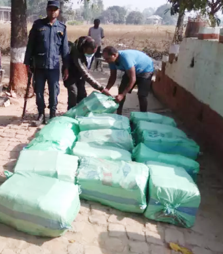 तस्करी गरि भारततर्फ लैजादै गरेको १ हजार ४ सय बोतल मदिरा बरामद