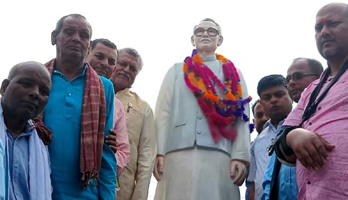 स्व. नेता सिंह र रायको शालिक अनावरण