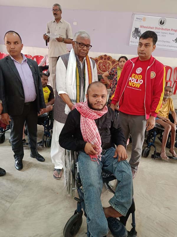 सातदेखी ७५ वर्ष उमेर समूहका २५ जना अशक्तलाई ह्वील चेयर प्रदान