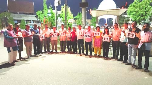 पत्रकार रजकको हत्याको विरोधमा राजविराजमा मैनवत्ती प्रज्वलन