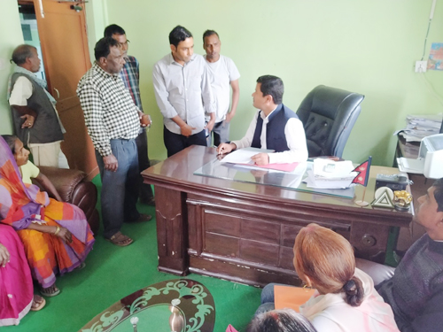 निर्माण कार्य सुस्त भएको भन्दै स्थानियको विरोध र प्रदर्शन
