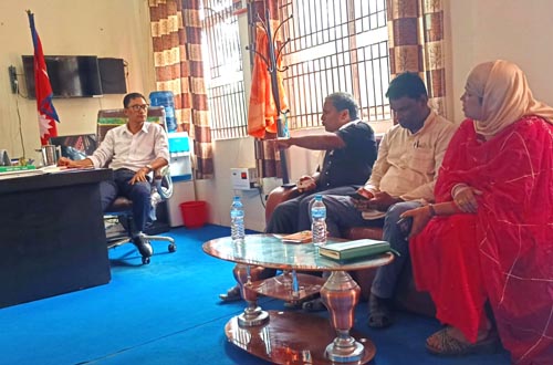 जिल्लाका सडकहरुको निर्माण कार्य छिट्टै सम्पन्न  नगरिए पालिका प्रमुखहरु नै सडकमा उत्रने
