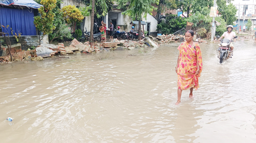 भारी वर्षापछि बलानमा कटान, ब्यारेजको ३३ वटा ढोका खुल्यो