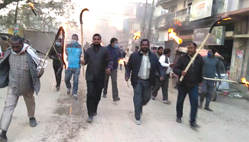 असंबैधानिक कदम बिरुद्ध नेकपाले  निकाल्यो मसाल जुुलुस 