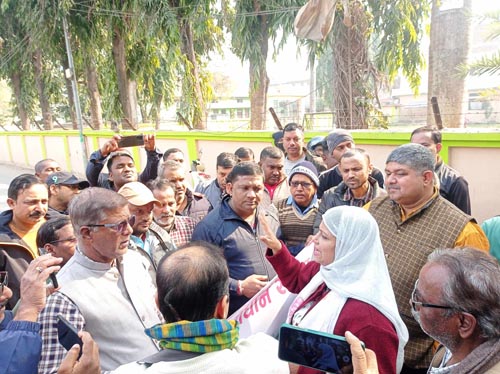 कावा नगर प्रमुखले मागहरु जायज रहेको स्वीकार्दै समाधान गर्ने प्रतिबद्धता जनाएपछि बीचमै रोकिए बिरोध प्रदर्शन