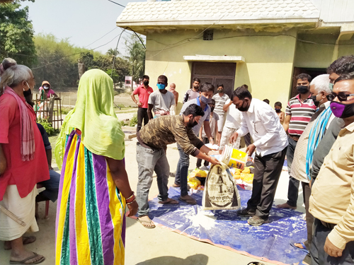 मजदुर तथा विपन्नलाई किसान परिवारद्वारा राहत बितरण