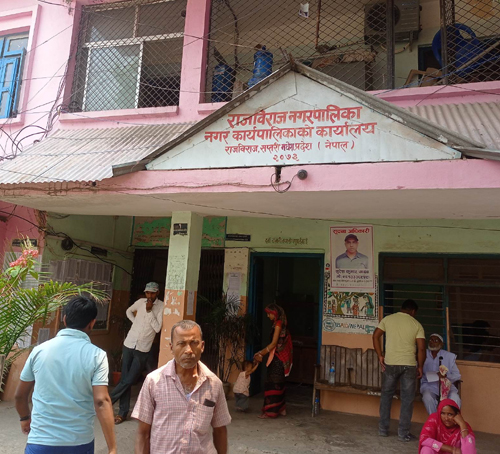 राजविराज नगरपालिकामा  अख्तियारको टोली 