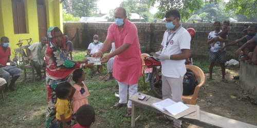 बाढी प्रभावित पाँच वर्ष मूनीका बालबालिकालाई राहत रकम बितरण