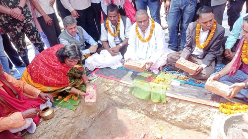 सप्तरीमा एकै दिन दुई सडक खण्डको शिलान्यास