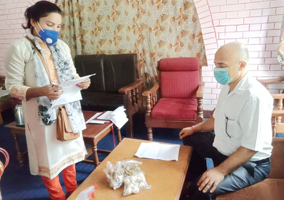 प्रधानमन्त्रीलाई इम्युनिटि बढाउन अदुवा, लहसुन र बेसार उपहार