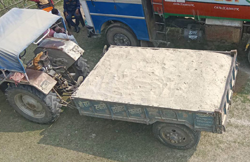 अवैध रुपमा वालुवा उत्खनन् गर्ने ट्याक्टर प्रहरी नियन्त्रणमा
