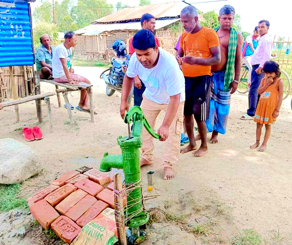 निजि खर्चमा विपन्न वस्तीमा ट्युवेल जडान